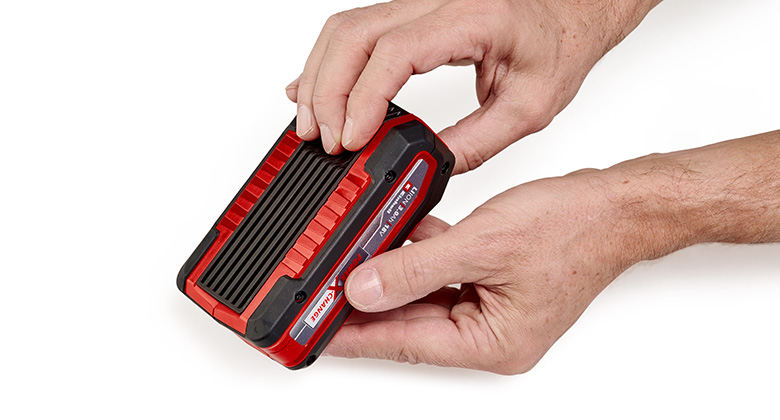 someone shows the trough handle of the Einhell battery