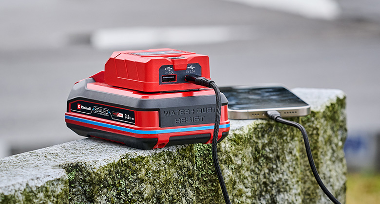 a Einhell SEALED battery with the Einhell USB-Battery-Adapter accessory