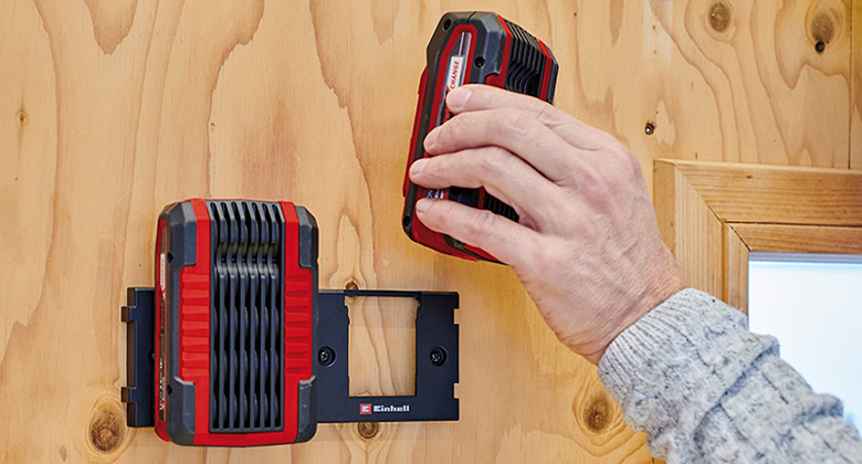 the PXC Battery Mounting Gadget with a Einhell Power X-Change battery
