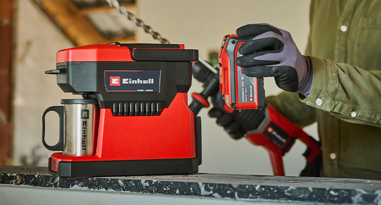 someone puts a Einhell Power X-Change battery in the Einhell codless coffee maker
