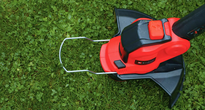 Flowerguard and thread protection cover of a lawn trimmer